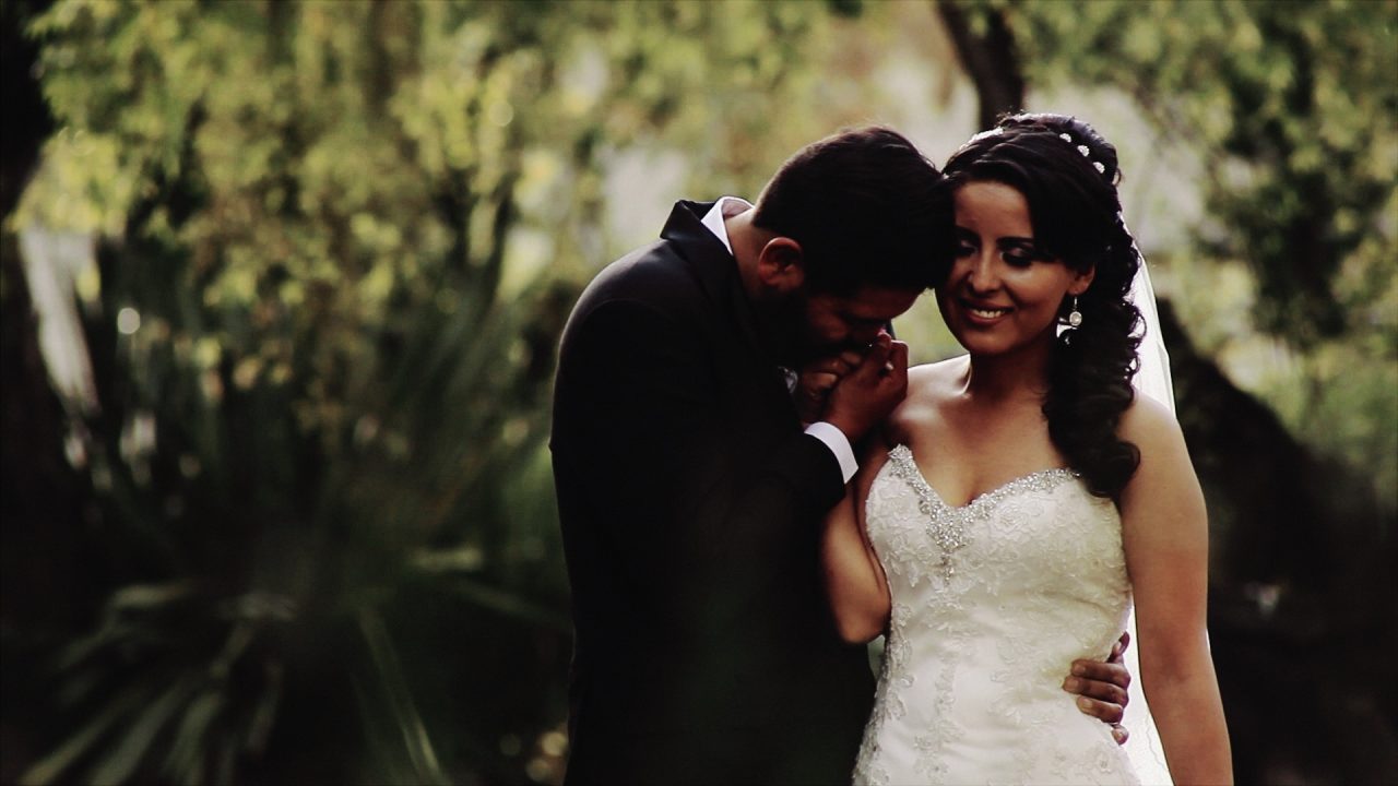 Paola + Mauricio Sneak Peek